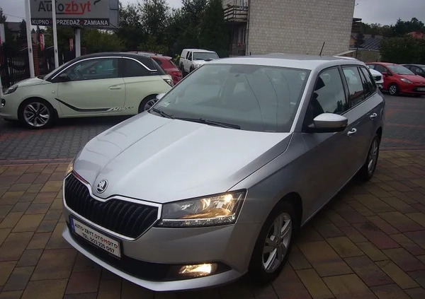 Skoda Fabia cena 37700 przebieg: 142000, rok produkcji 2020 z Pszczyna małe 211